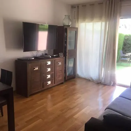 6 Personas Con Piscina Y Parquing Apartamento